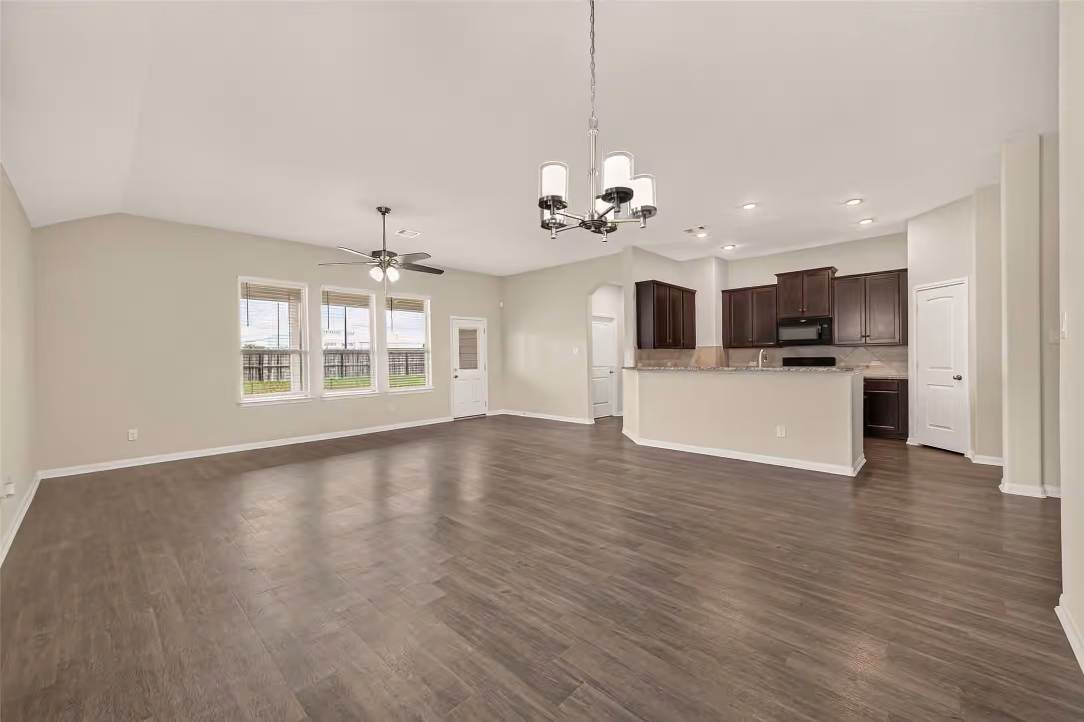 Photo 6 of 207 White Wing Lane, Sealy, TX