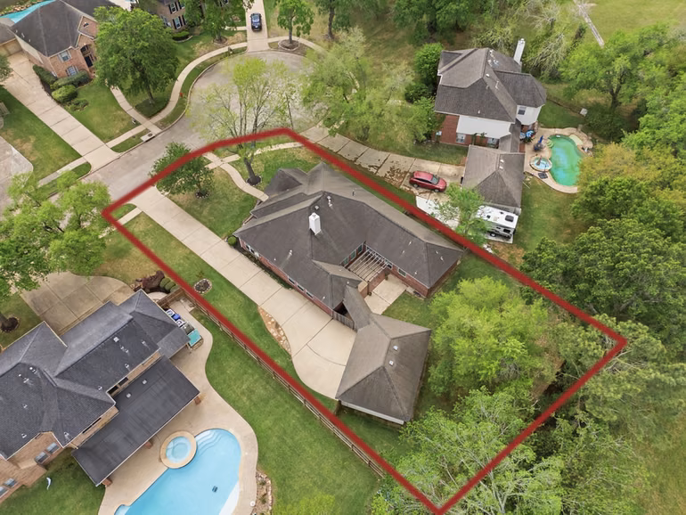 Photo 3 of 304 Melodywood Drive, Friendswood, TX