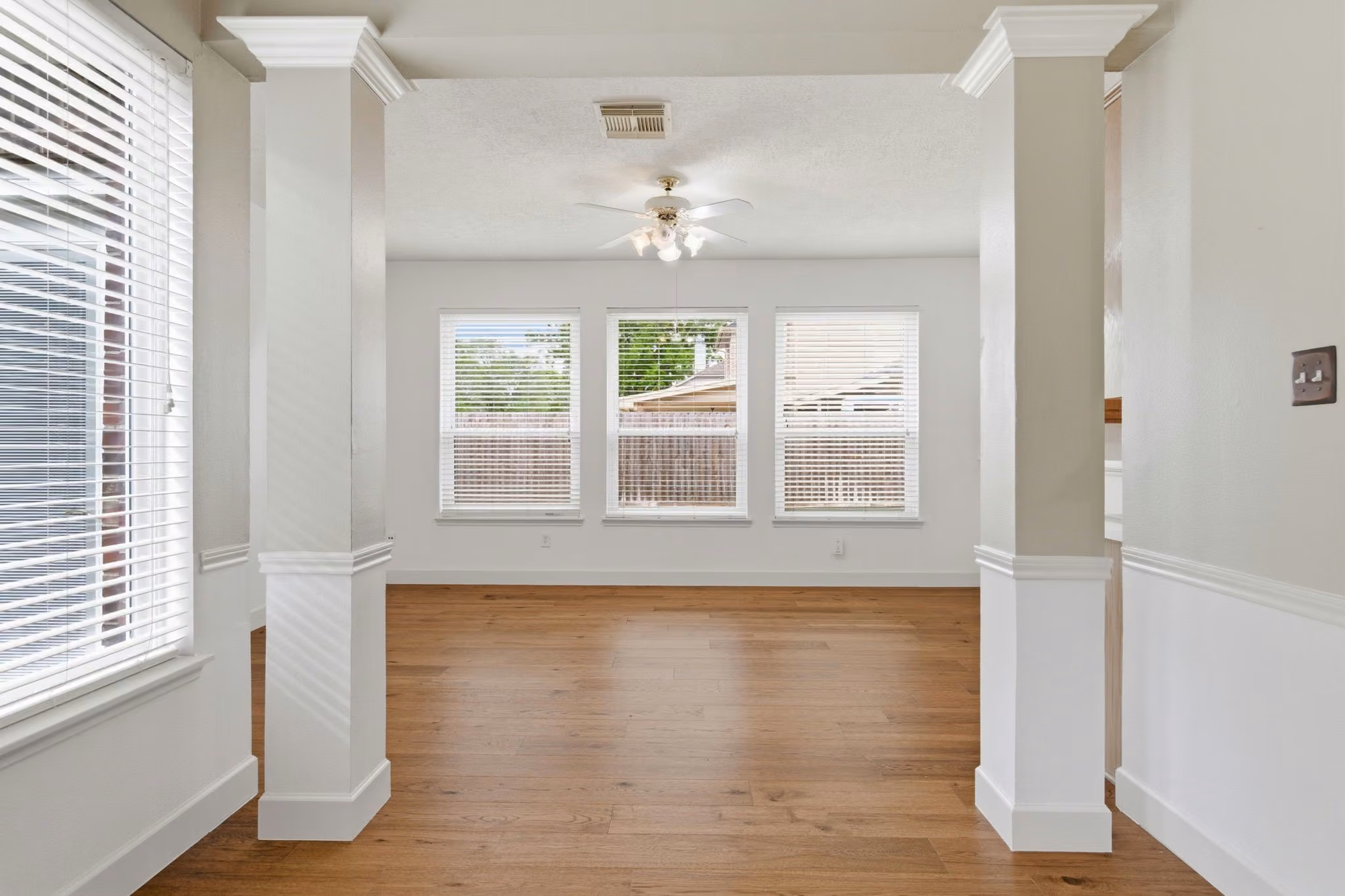 Photo 7 of 304 Melodywood Drive, Friendswood, TX