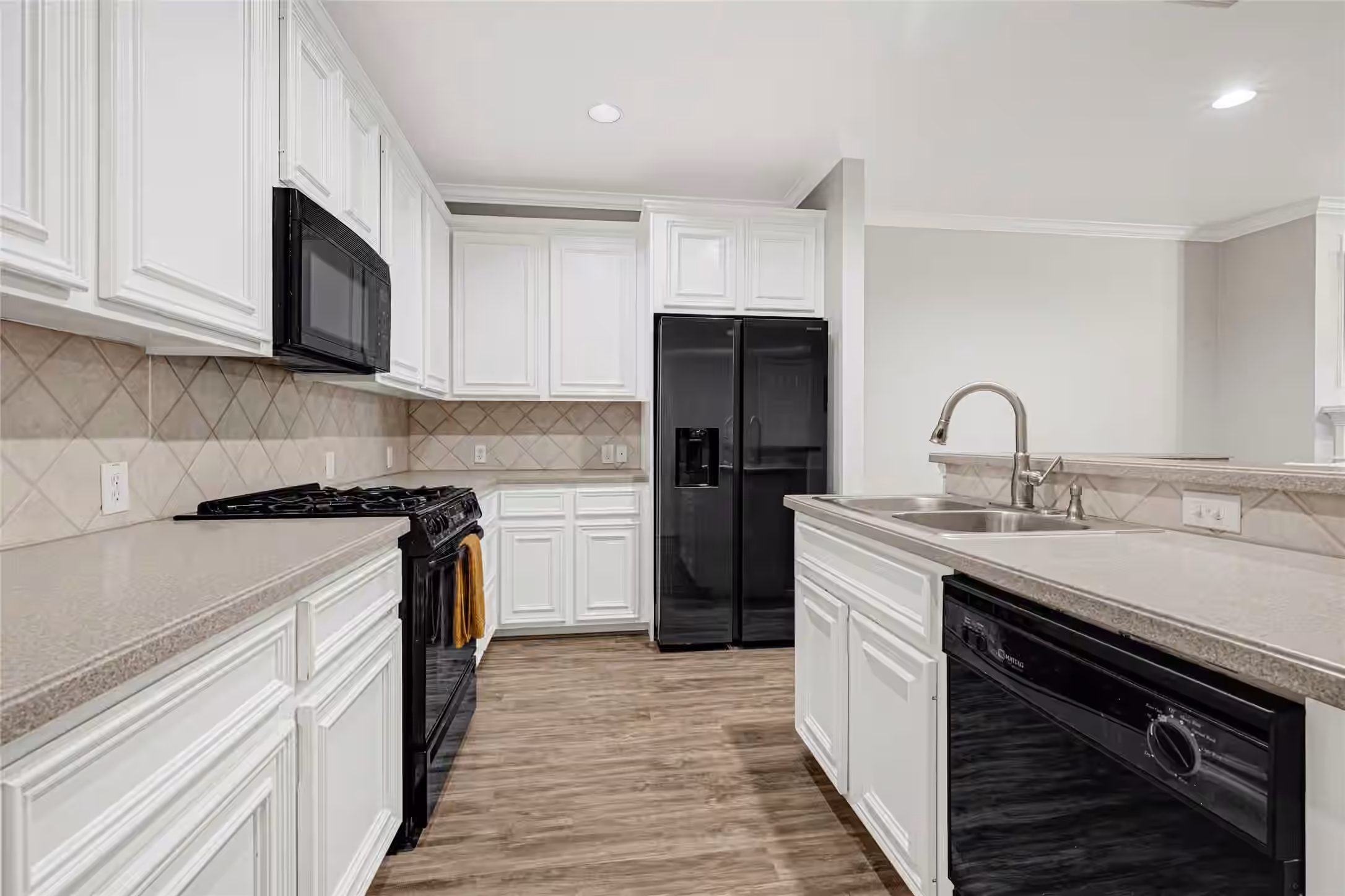 Photo 5 of 711 W Heights Hollow Lane, Houston, TX