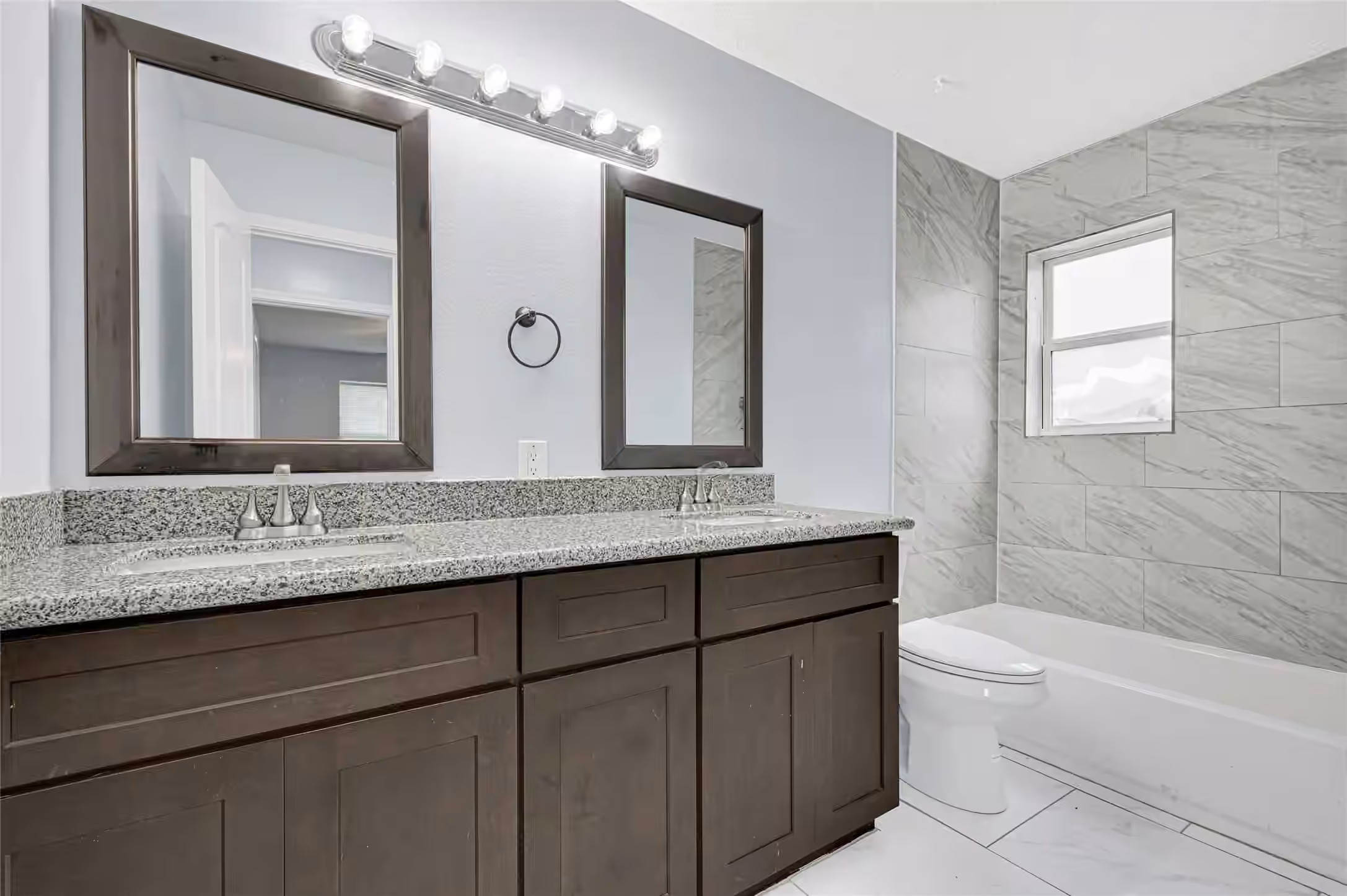 Photo 5 of 10507 Kirkhall Drive, Houston, TX