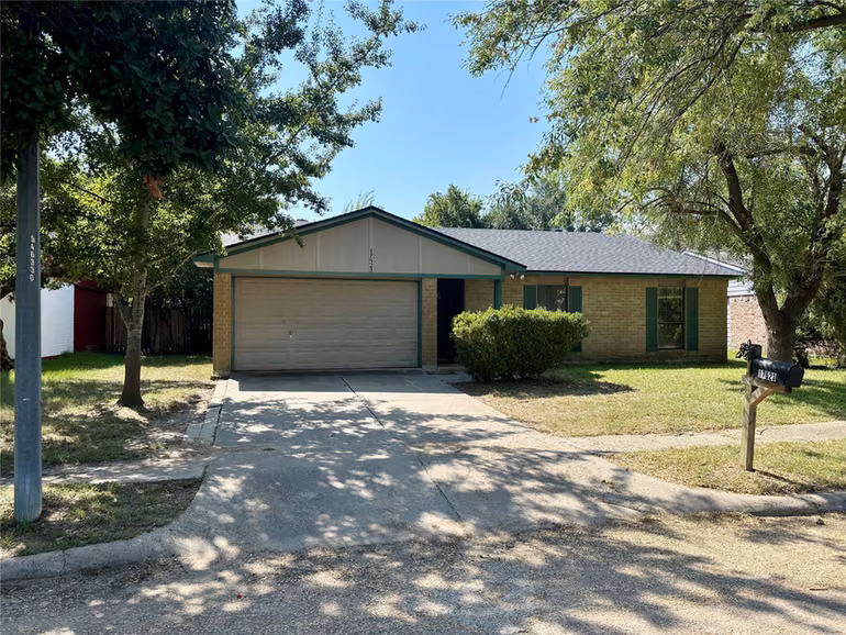 Photo 2 of 17523 Fieldglen Drive, Houston, TX