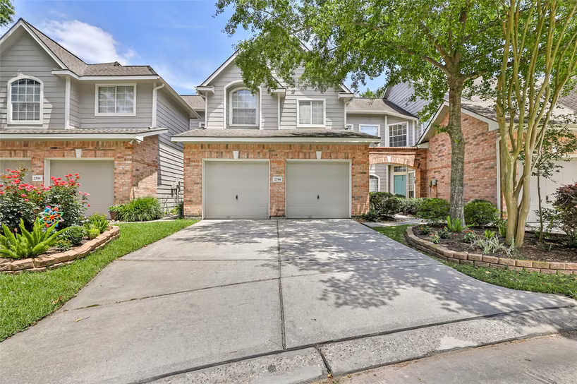 Photo 3 of 2346 Summit Way Court, Houston, TX