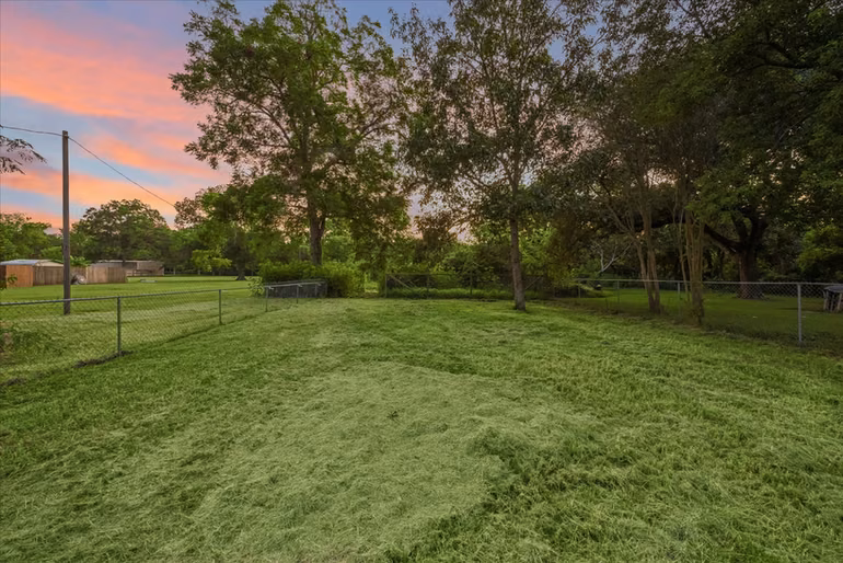 Photo 3 of 5122 Avenue L, Santa Fe, TX