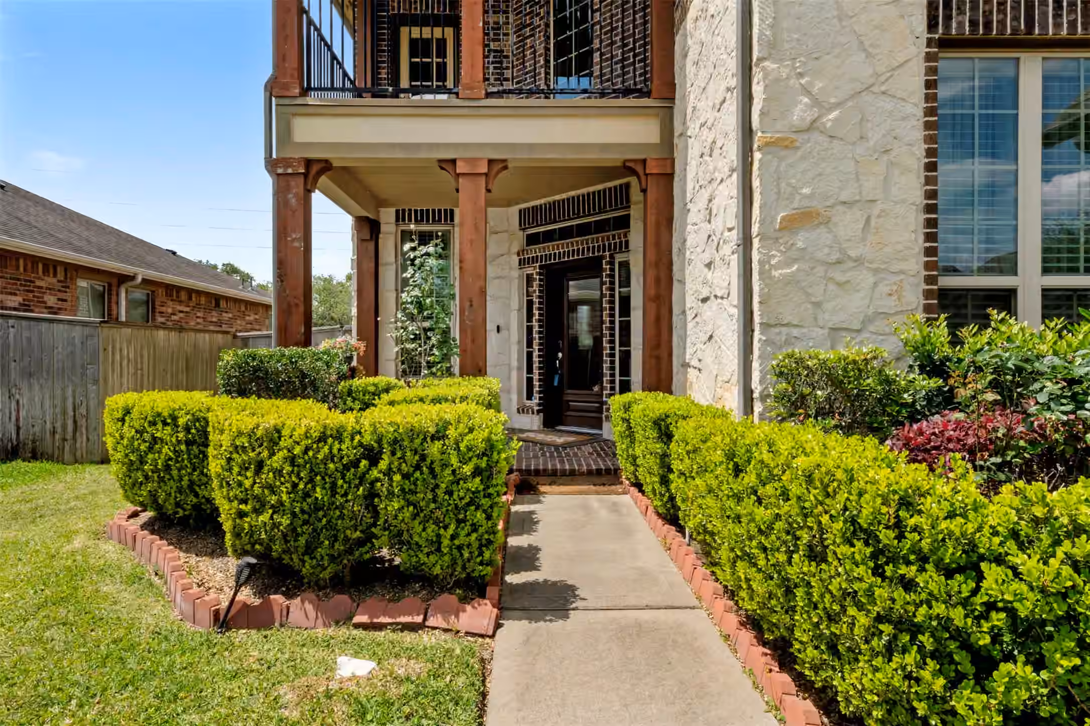 Photo 2 of 9611 Lost Woods Drive, Richmond, TX