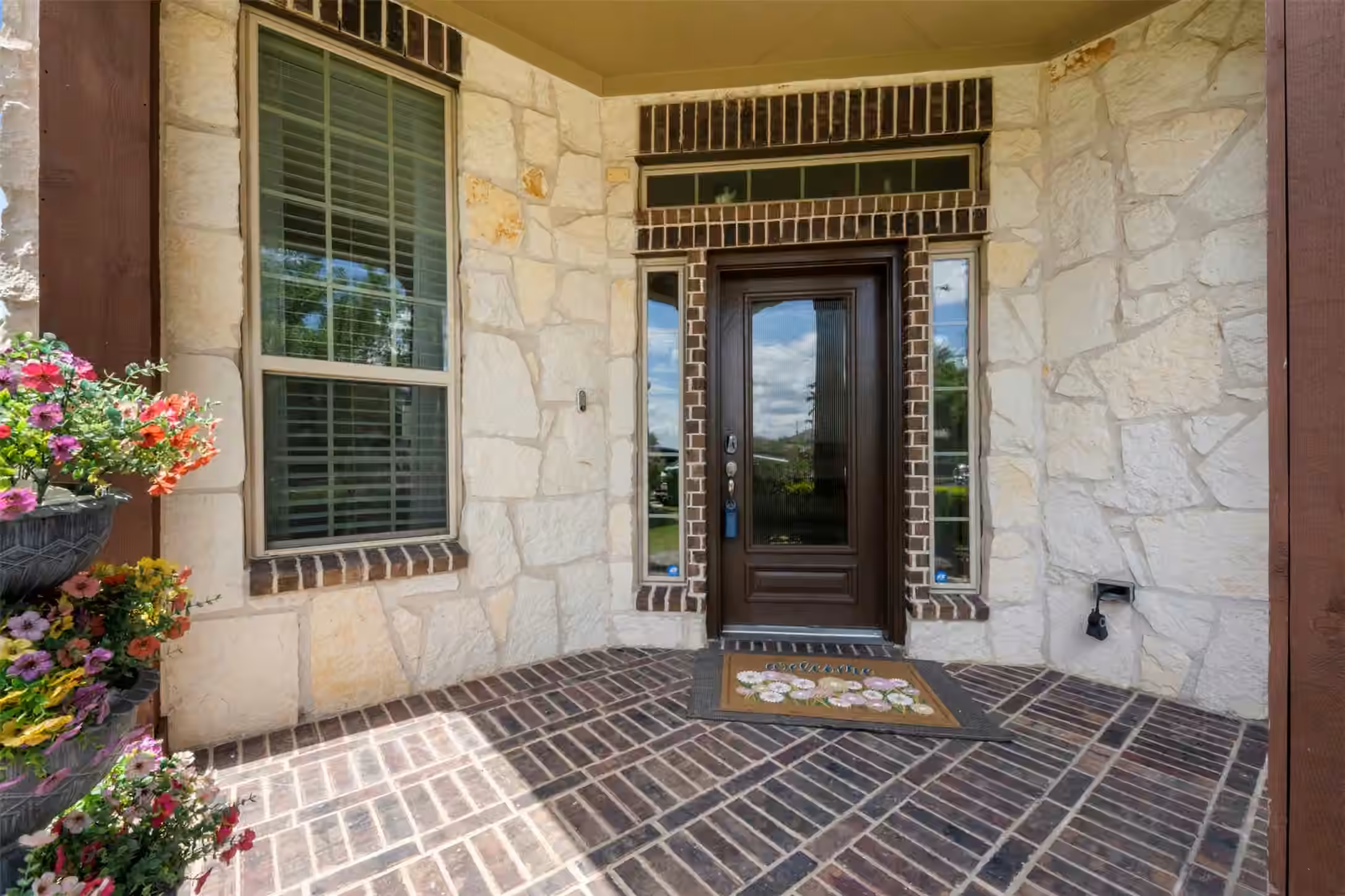 Photo 3 of 9611 Lost Woods Drive, Richmond, TX