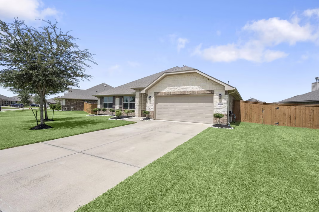 Photo 2 of 10203 Whitney Reach Drive, Rosharon, TX