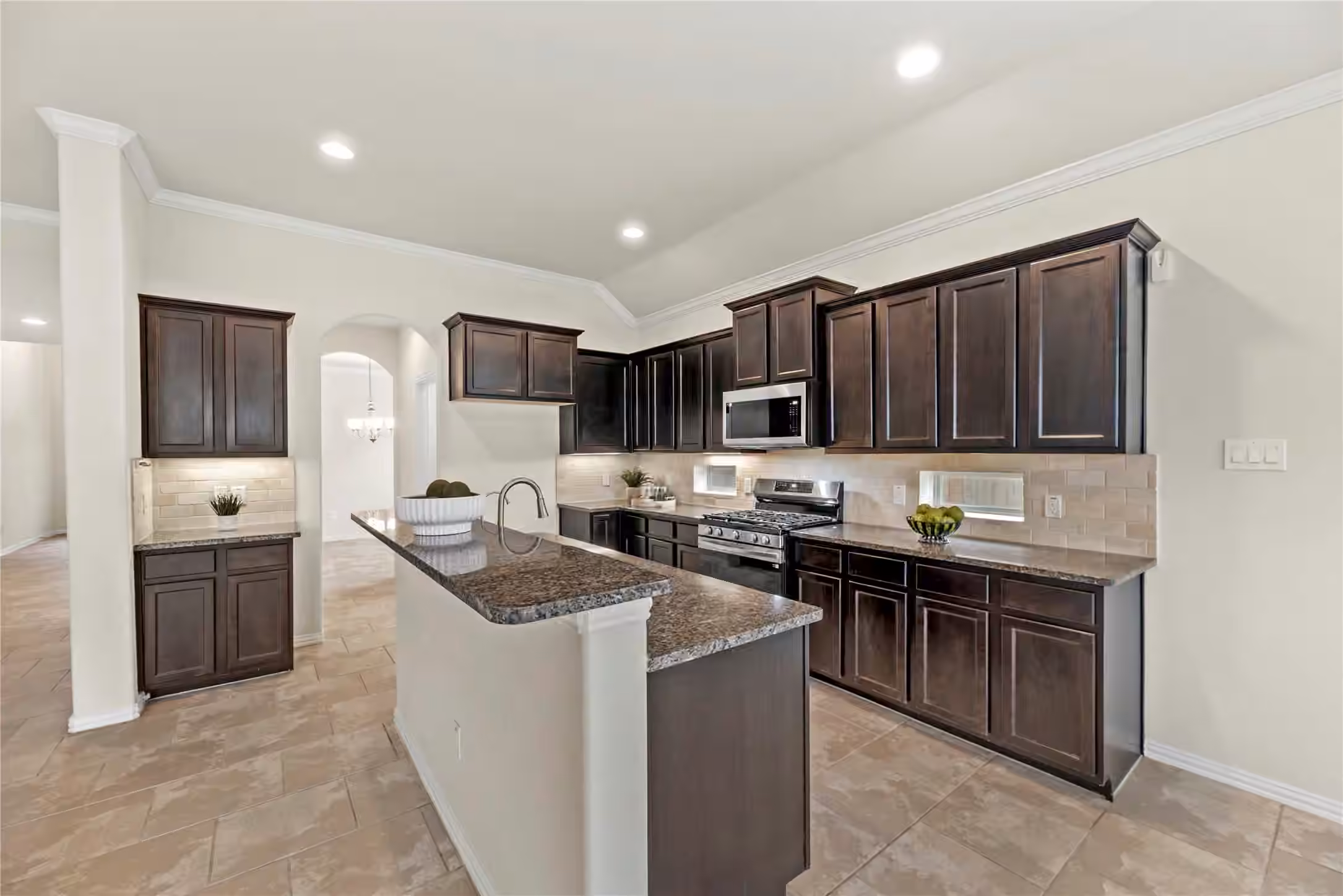 Photo 4 of 5205 Rainy Garden Court, Rosharon, TX