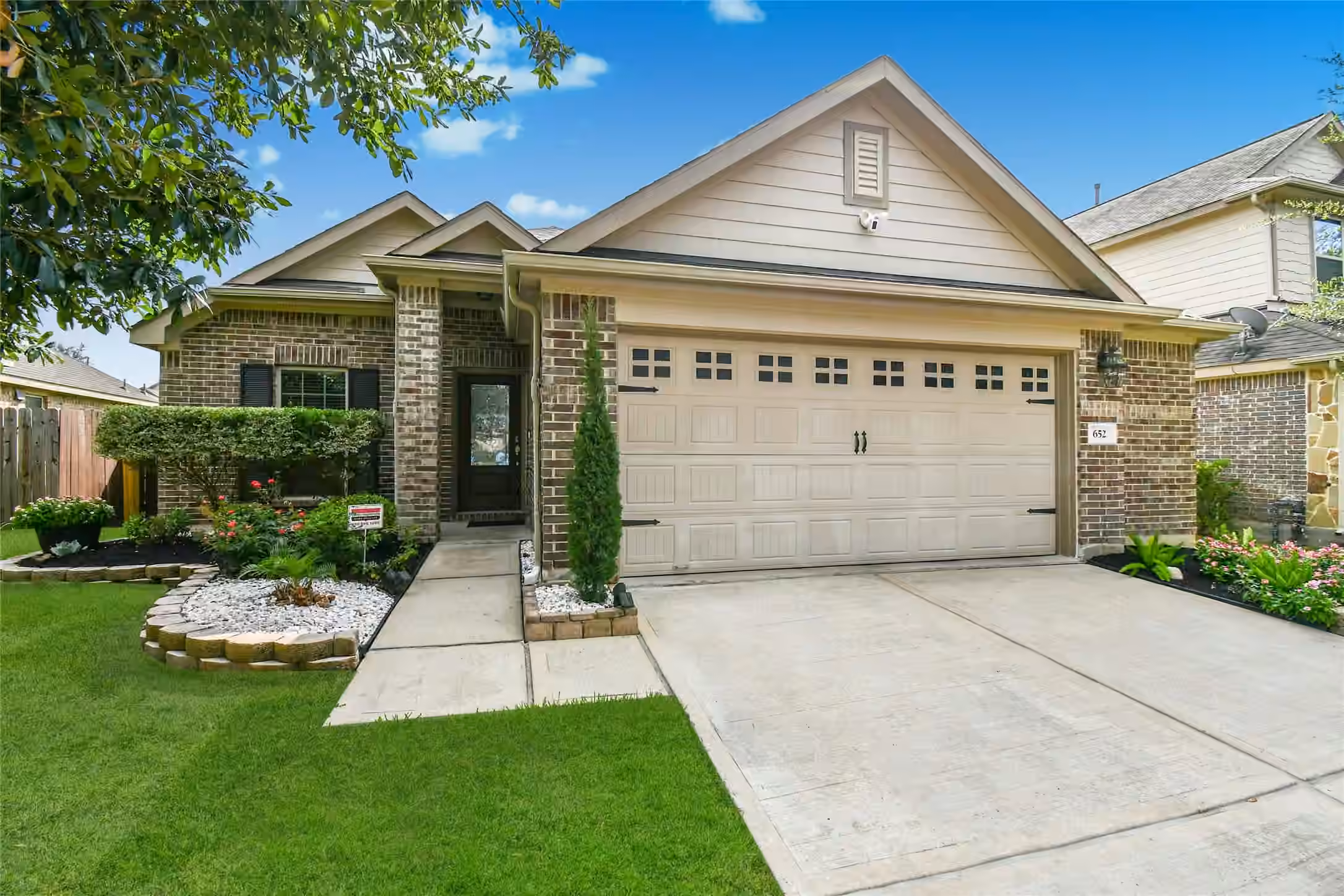 Photo of 652 Maple Point Drive E, Conroe, TX 77301