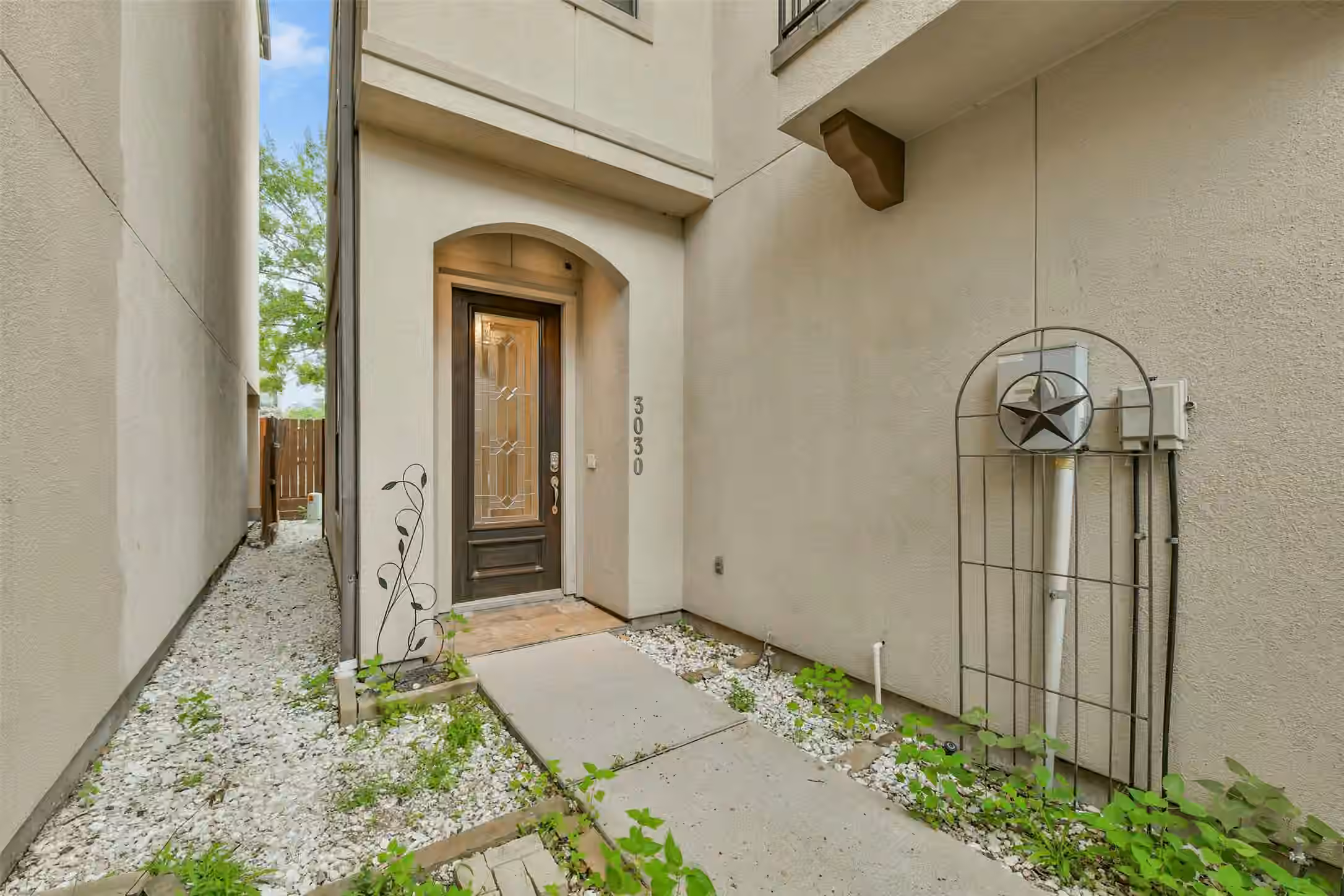Photo 3 of 3030 Orchard Drive, Houston, TX