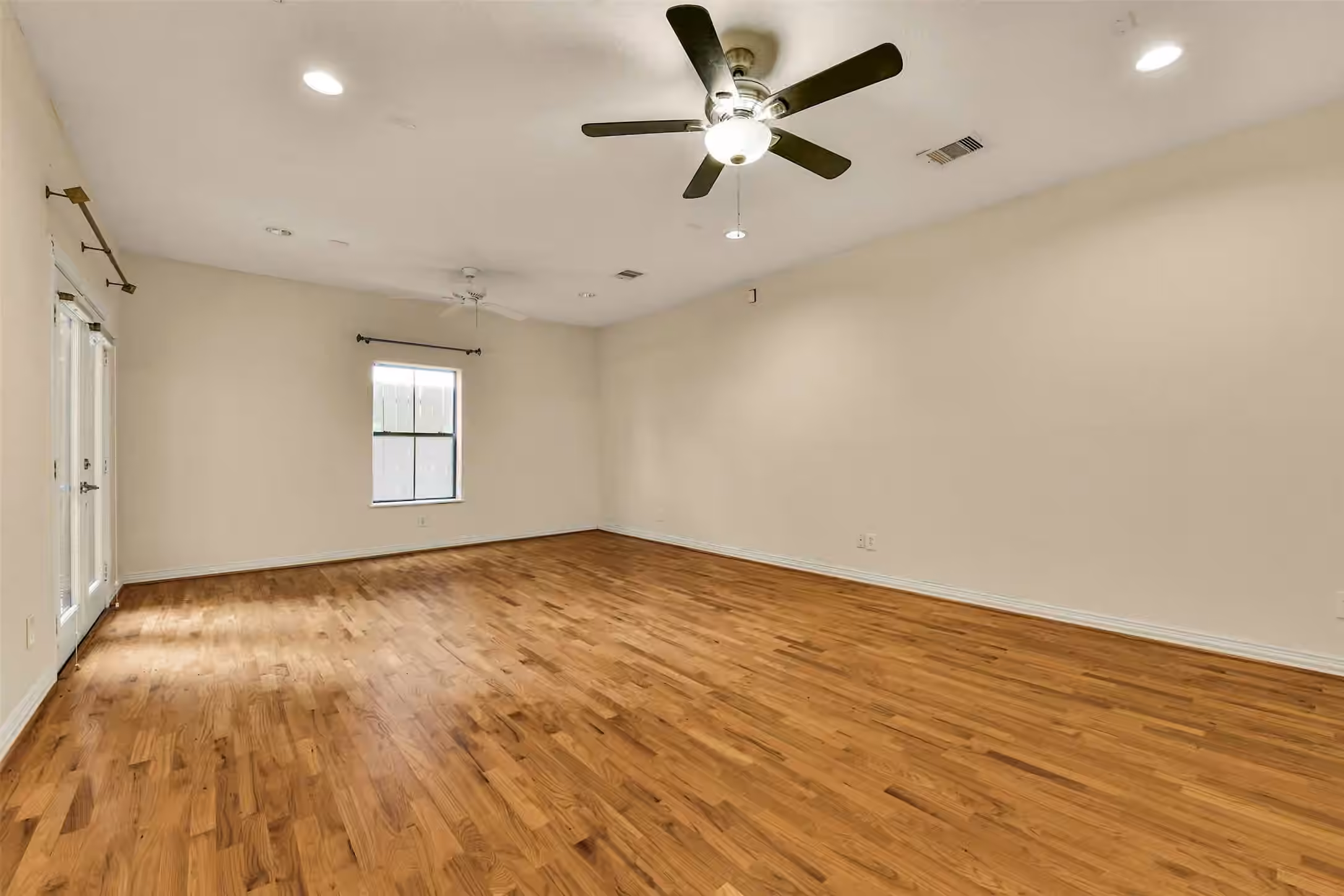 Photo 5 of 3030 Orchard Drive, Houston, TX