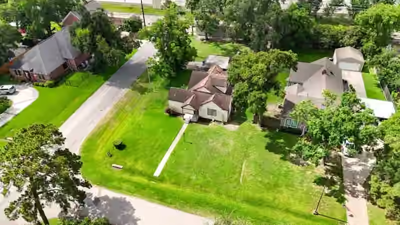 Photo 2 of 603 W 30th Street, Houston, TX