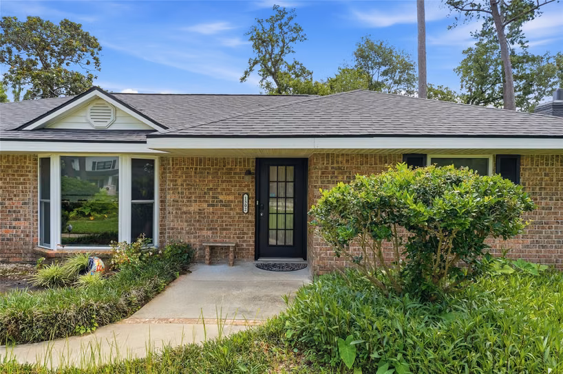 Photo 2 of 1302 Chestnut Ridge Road, Kingwood, TX