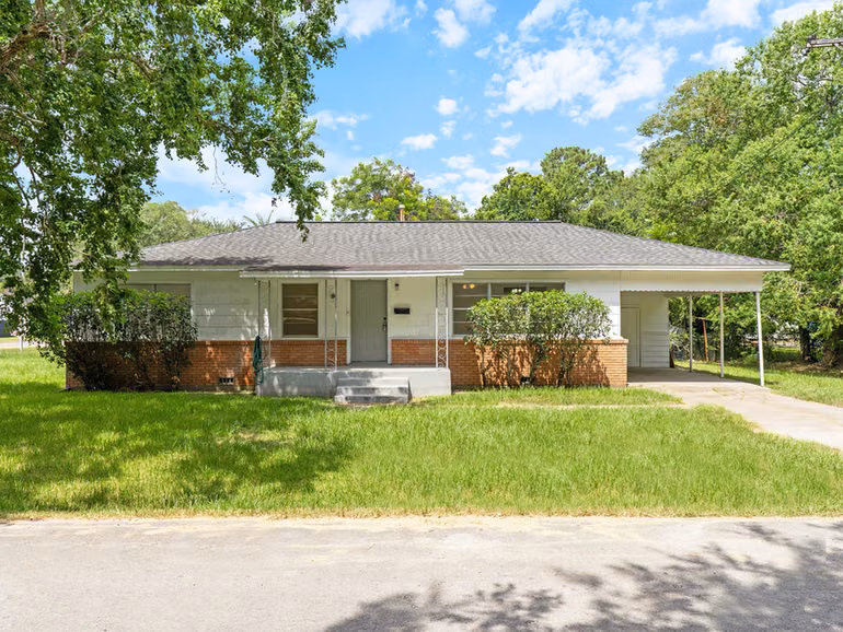 Photo 2 of 2616 Elm Avenue, Bay City, TX