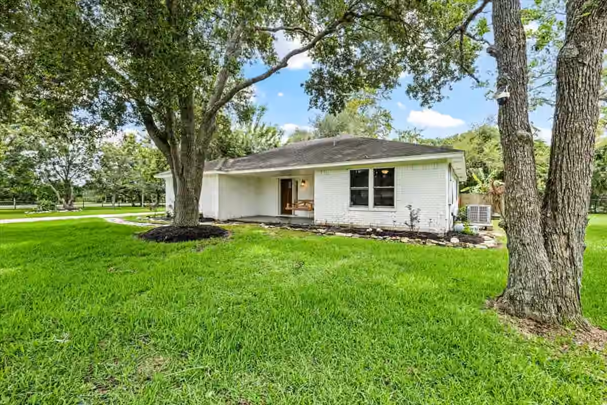 Photo 4 of 4812 Hill Street, Alvin, TX