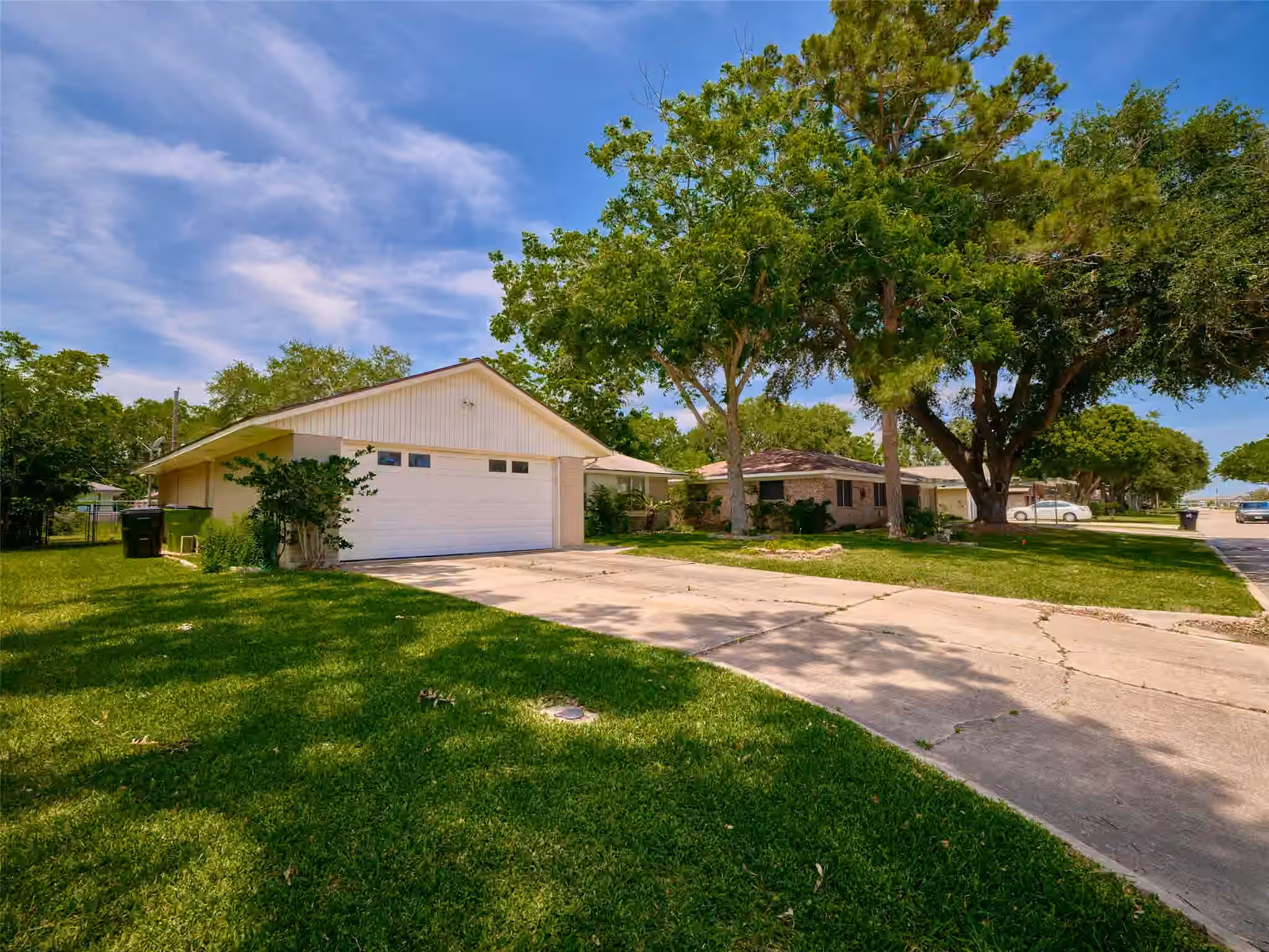Photo 3 of 1426 Mahlmann Street, Rosenberg, TX
