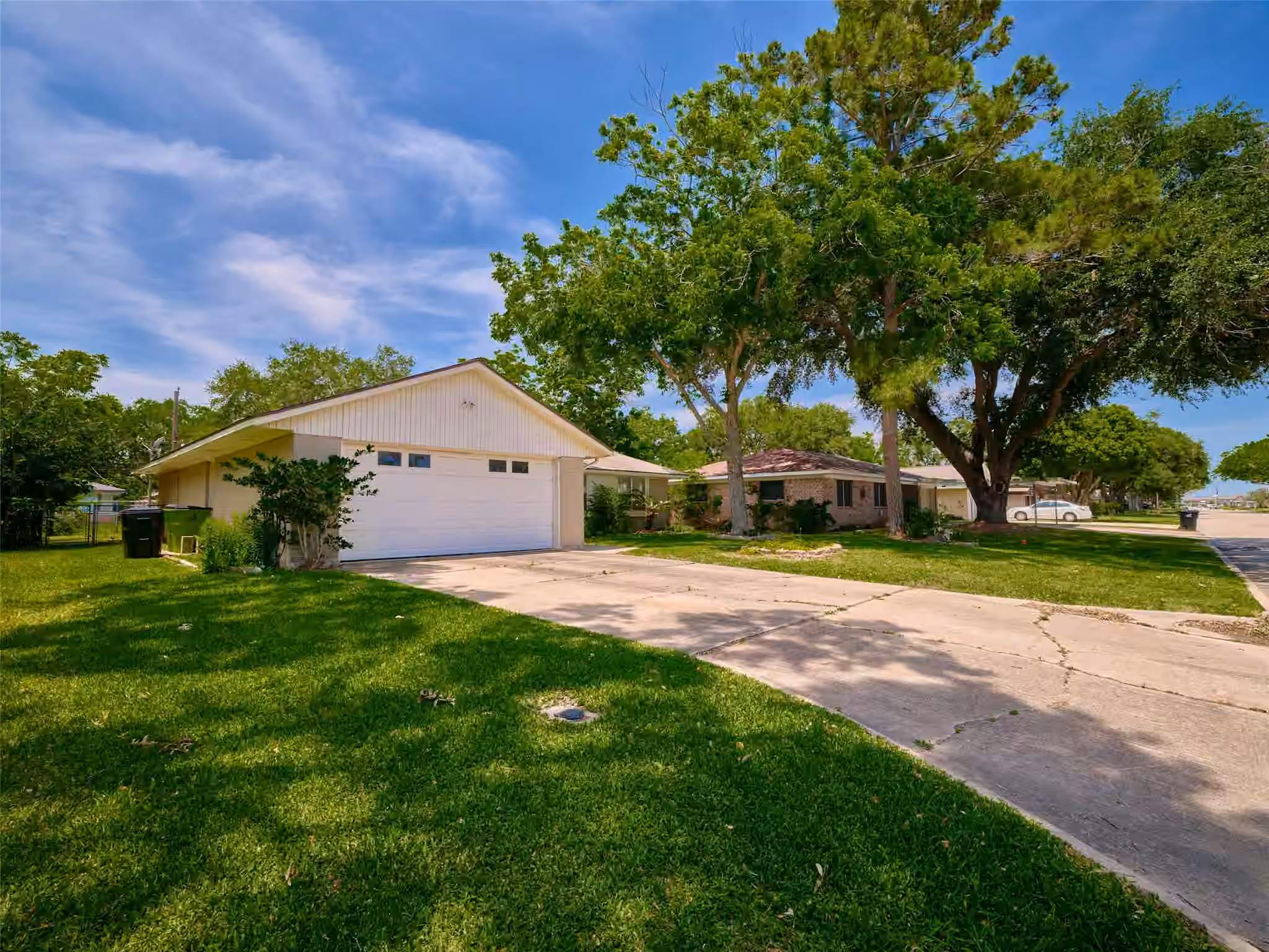 Photo 4 of 1426 Mahlmann Street, Rosenberg, TX