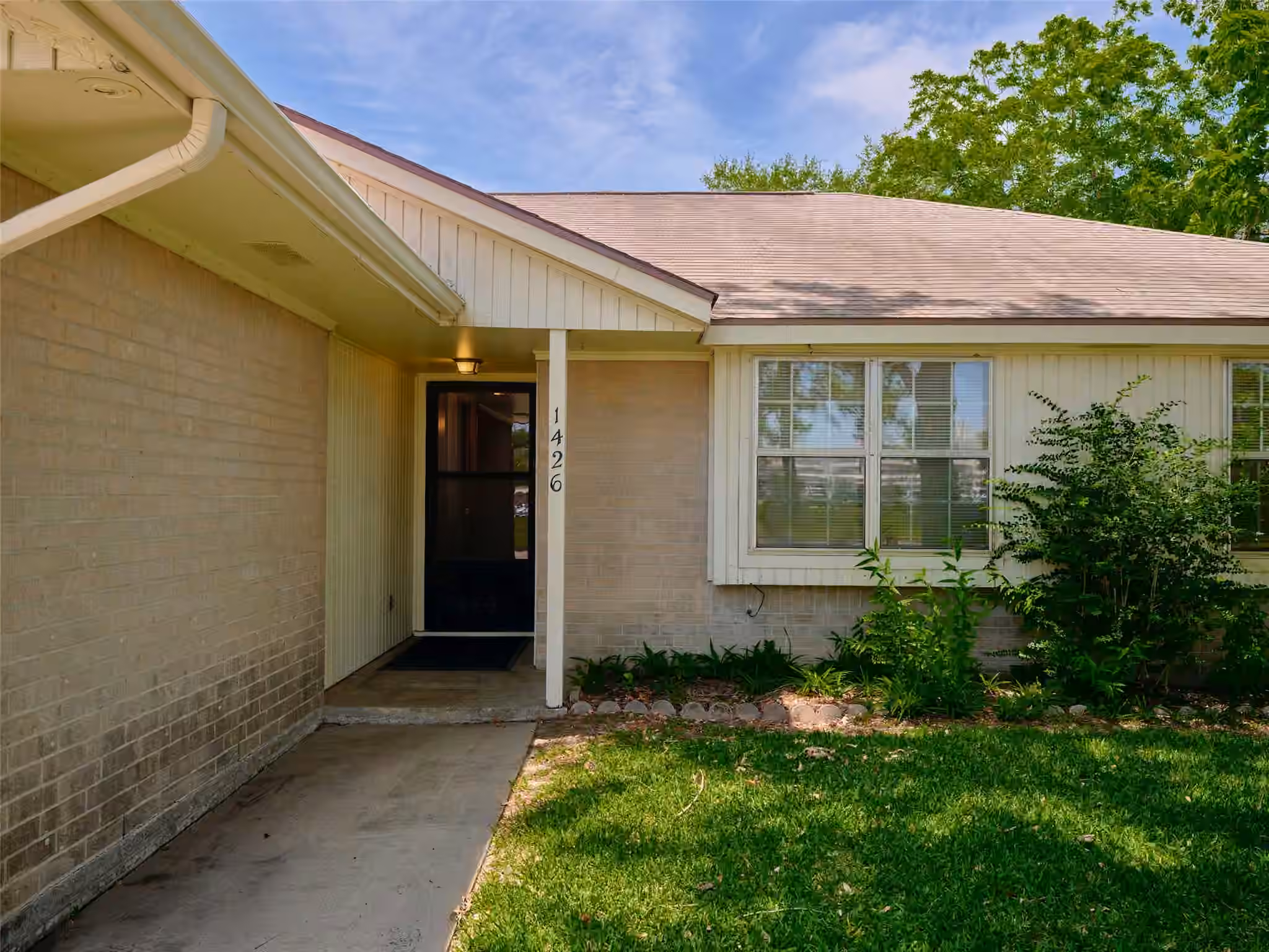 Photo 5 of 1426 Mahlmann Street, Rosenberg, TX