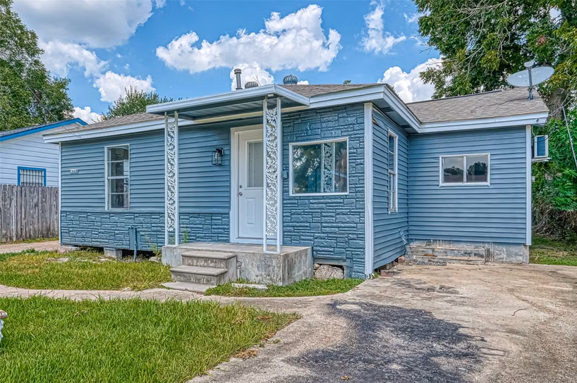 Photo 3 of 6715 Victoria Street, Houston, TX