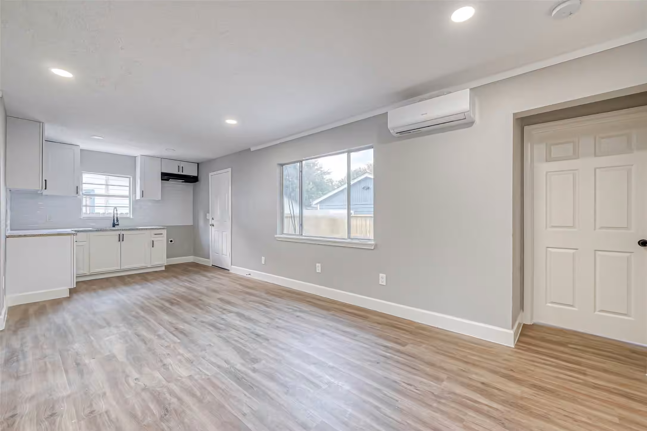 Photo 5 of 6715 Victoria Street, Houston, TX