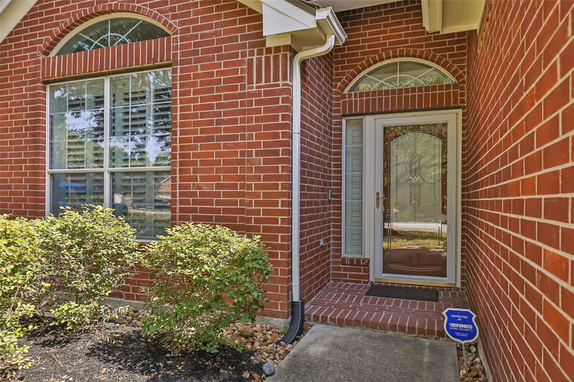 Photo 2 of 26924 Manor Falls Drive, Kingwood, TX