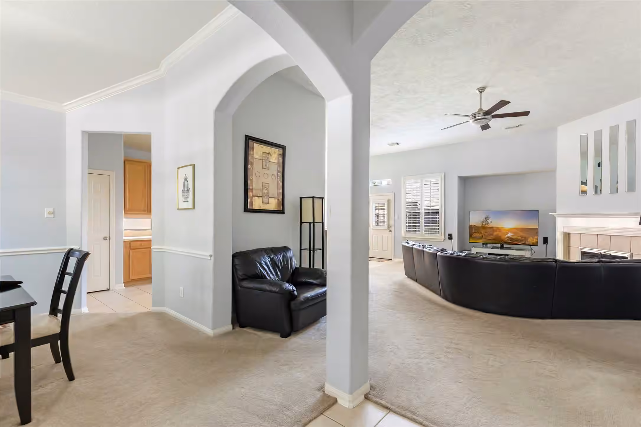 Photo 4 of 26924 Manor Falls Drive, Kingwood, TX
