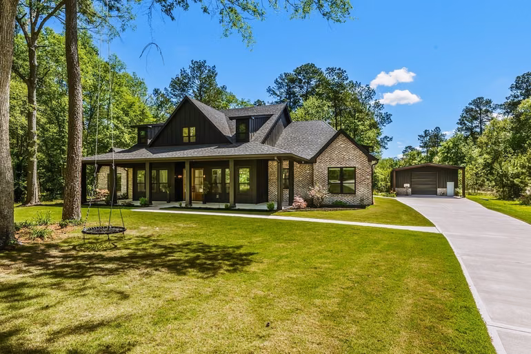 Photo of 157 Wagon Pass Drive, Huntsville, TX 77340