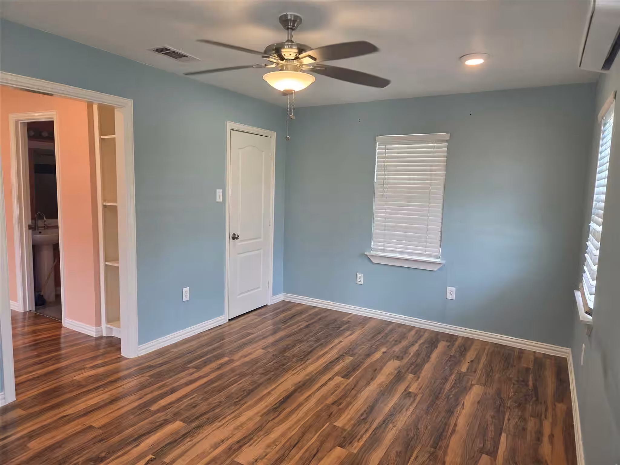 Photo 2 of 525 E 35th Street, Houston, TX