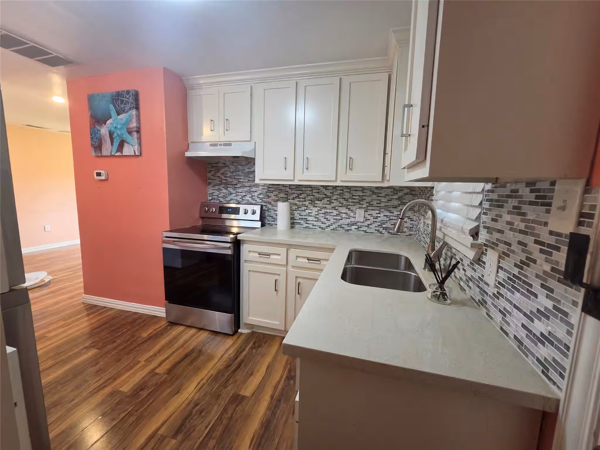 Photo 3 of 525 E 35th Street, Houston, TX