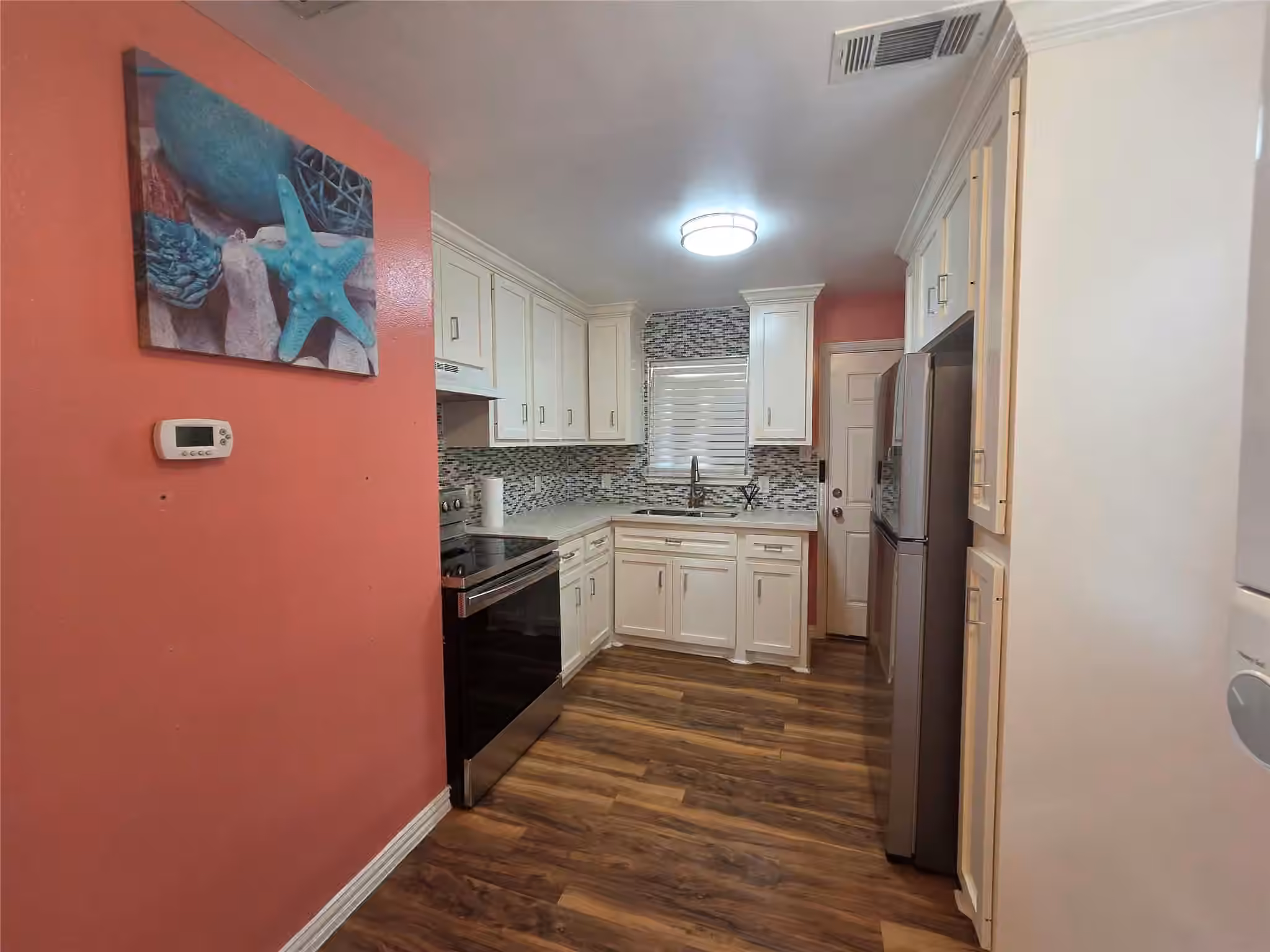 Photo 4 of 525 E 35th Street, Houston, TX