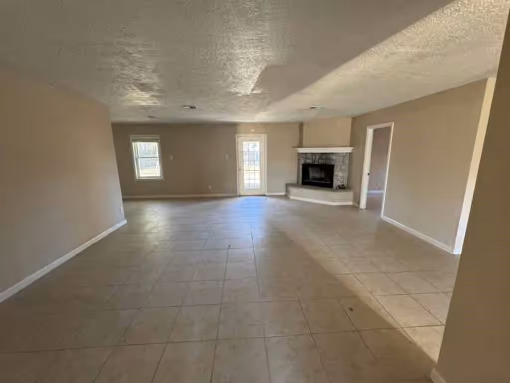 Photo 2 of 1011 Oak Drive, Liberty, TX