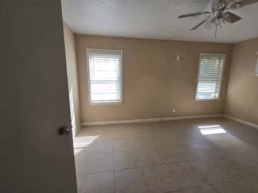 Photo 5 of 1011 Oak Drive, Liberty, TX
