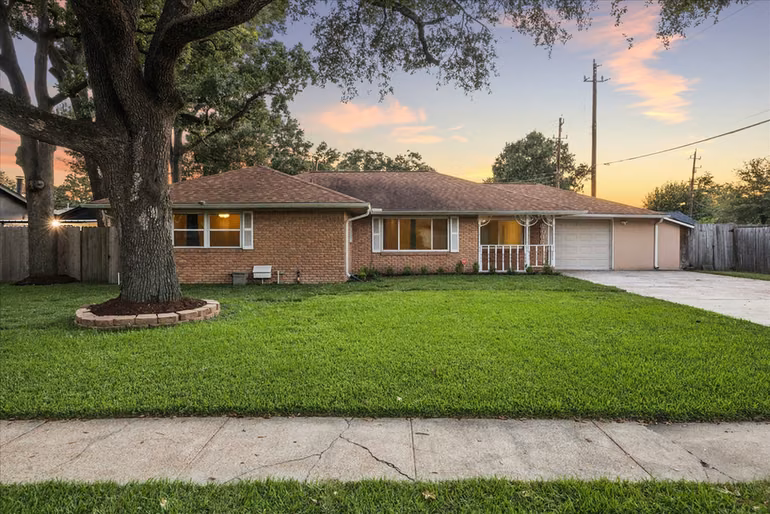 Photo of 2017 Shadowdale Dr, Houston, TX