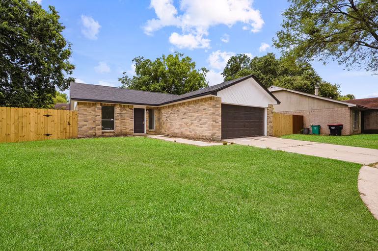 Photo 4 of 7310 Londres Drive, Houston, TX