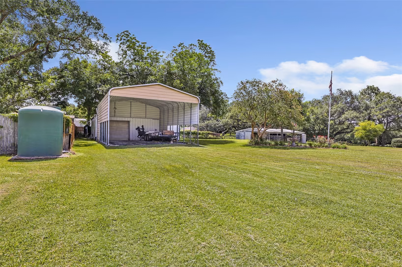 Photo 6 of 111 S 8th Street, Highlands, TX