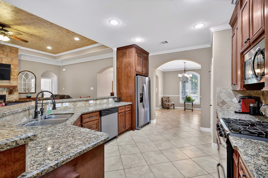 Photo 6 of 17102 Leon Court, Splendora, TX