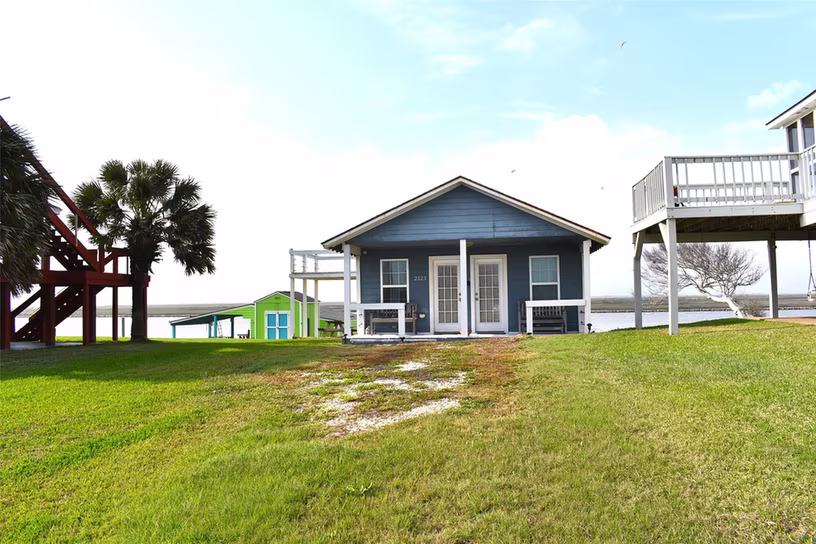 Photo of 2121 County Road 230, Sargent, TX