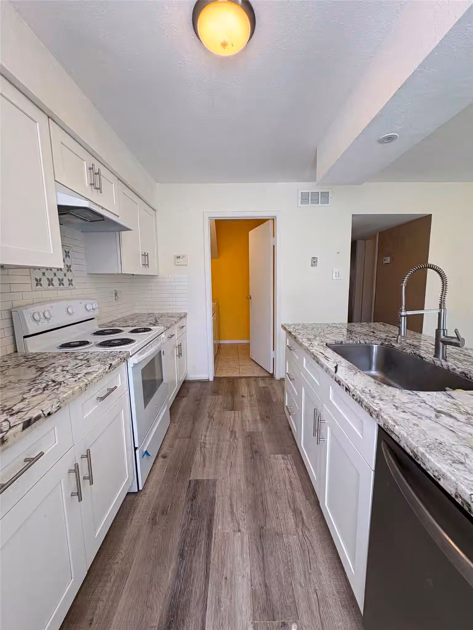 Photo 4 of 3901 Woodchase Drive 62, Houston, TX