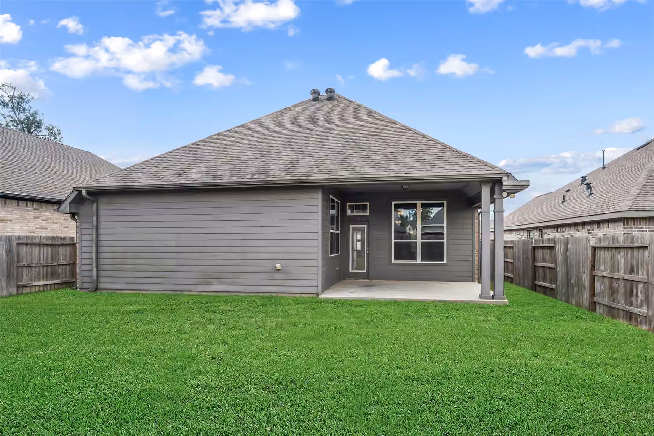Photo 2 of 3043 Stonebriar Court, Conroe, TX