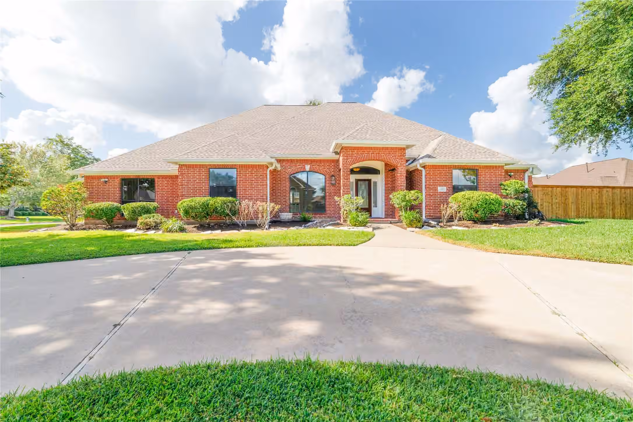 Photo of 203 Canyon Oak Drive, Lake Jackson, TX