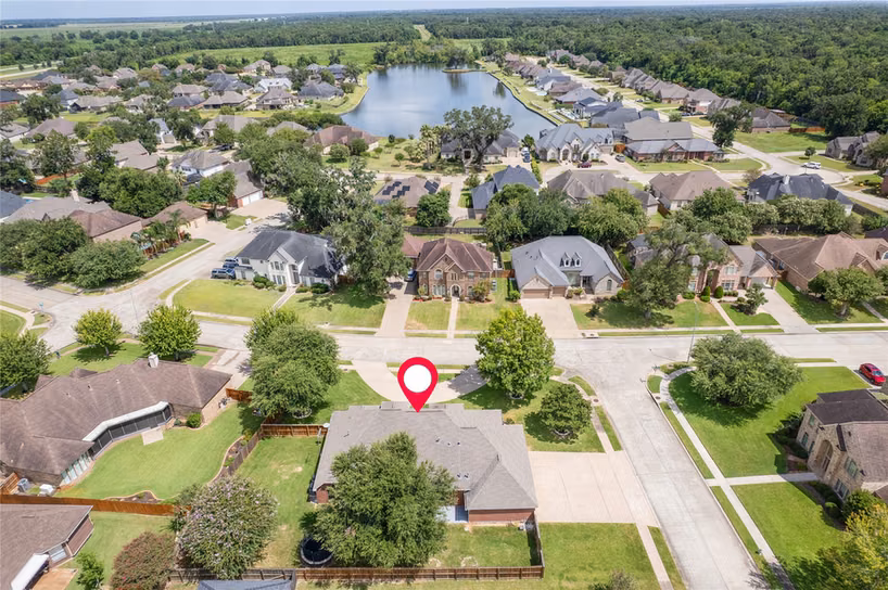 Photo 6 of 203 Canyon Oak Drive, Lake Jackson, TX