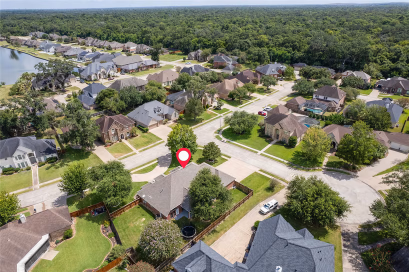 Photo 7 of 203 Canyon Oak Drive, Lake Jackson, TX