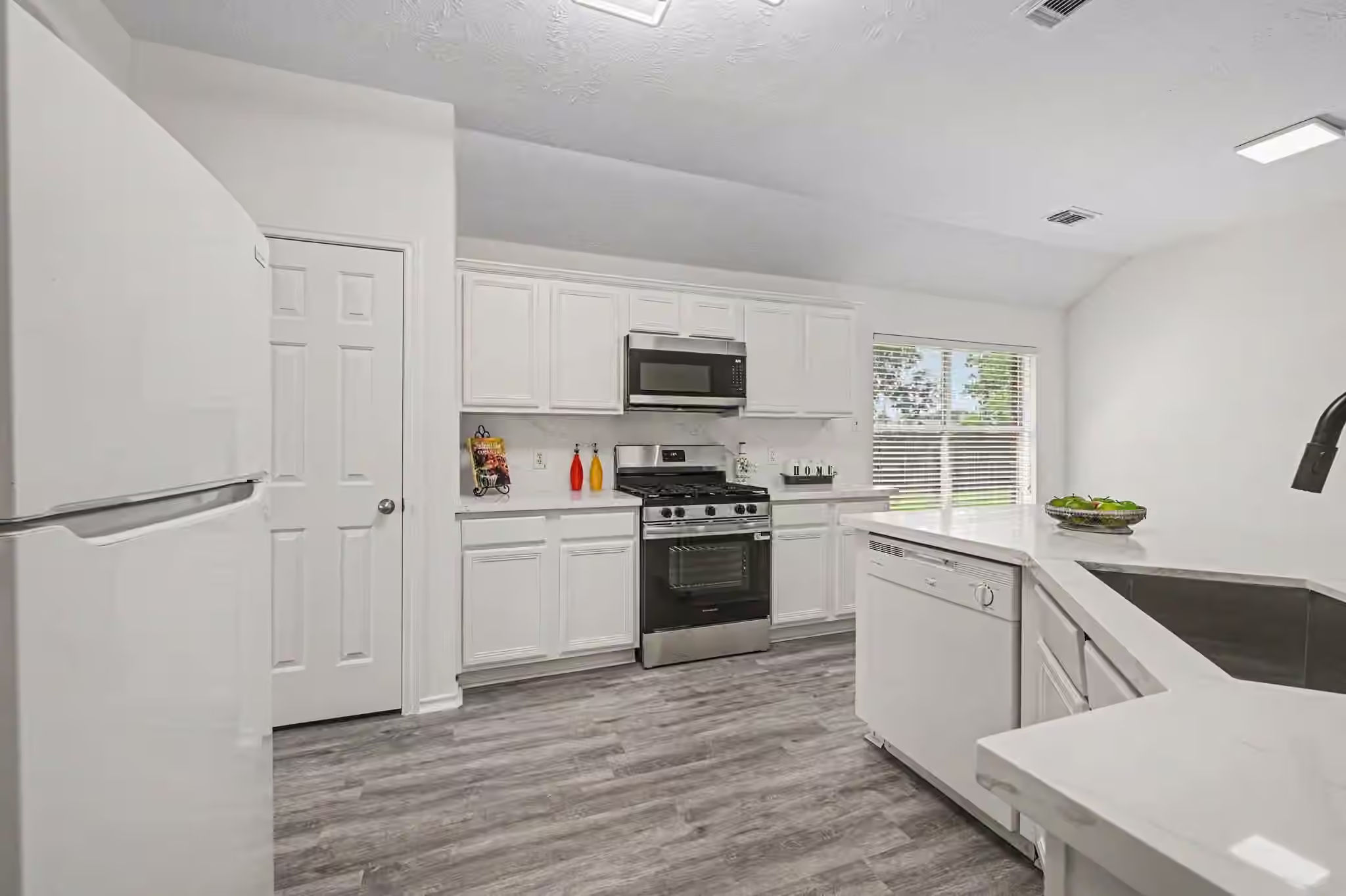 Photo 6 of 18314 Manorcliff Lane, Katy, TX