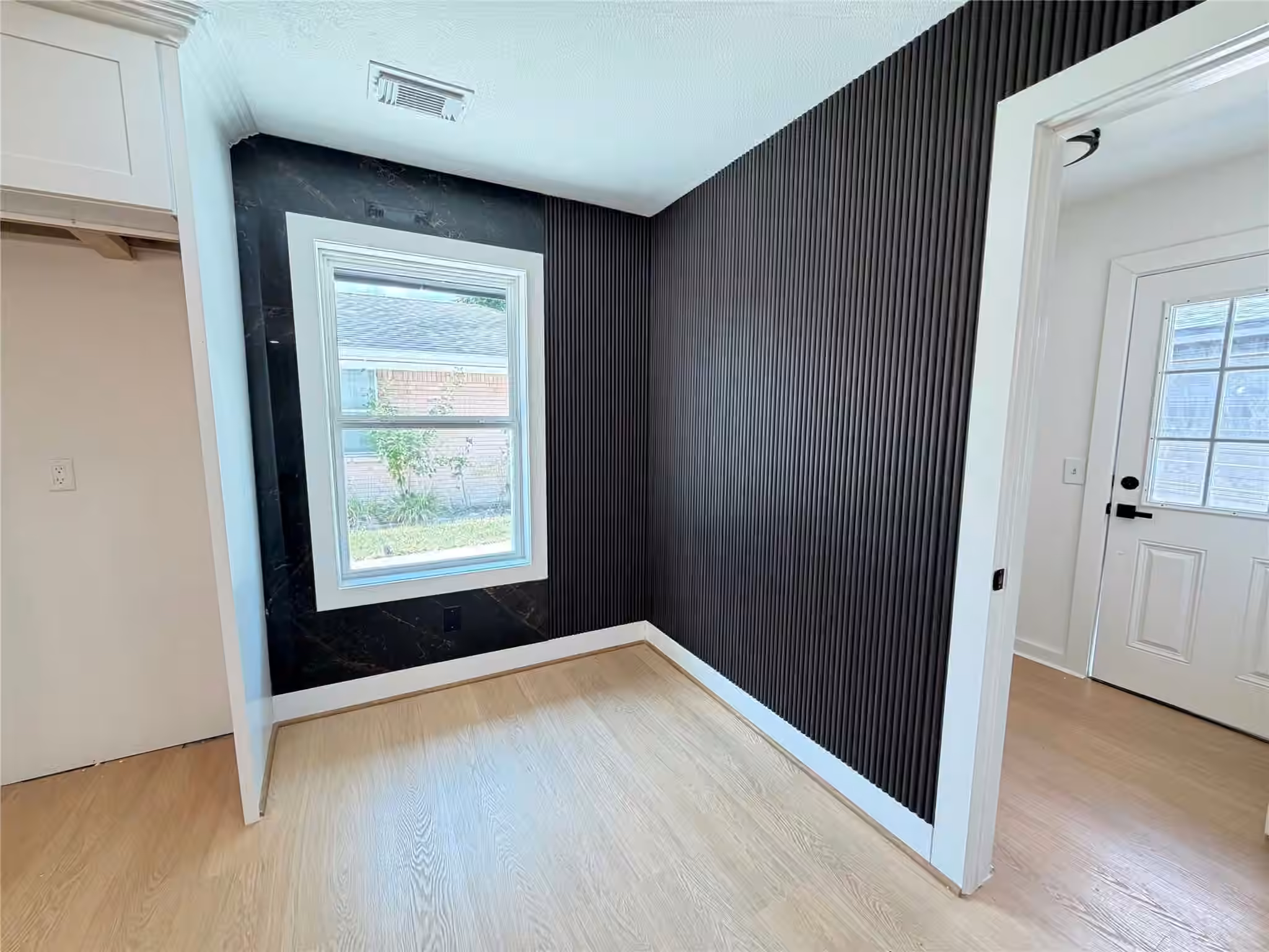 Photo 5 of 5642 Warm Springs Road, Houston, TX