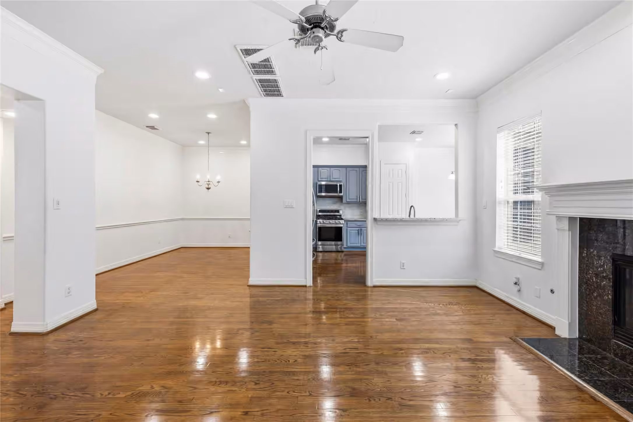 Photo 3 of 3207 Holly Shores Drive, Houston, TX