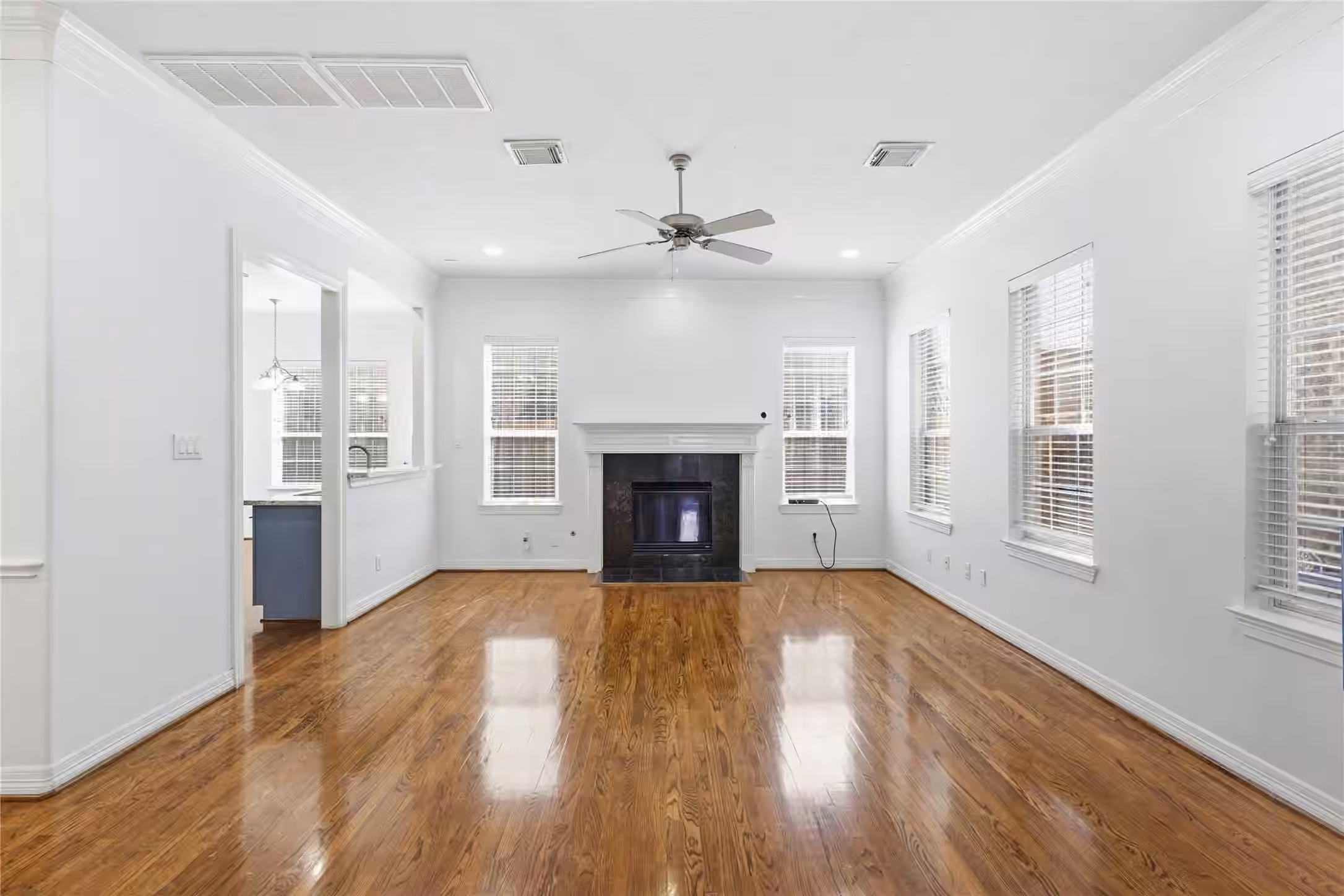 Photo 4 of 3207 Holly Shores Drive, Houston, TX