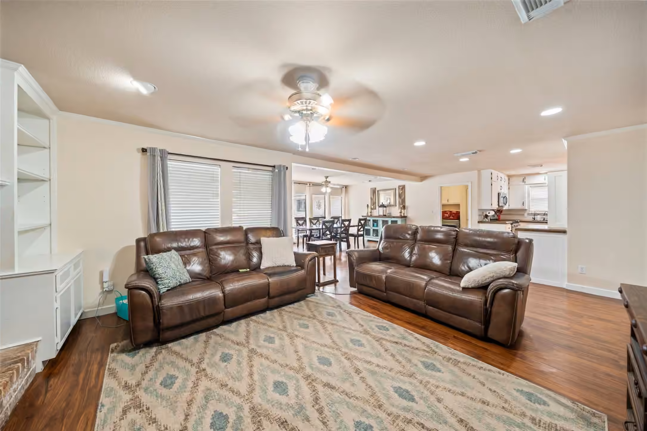 Photo 4 of 600 Hampton Hall Lane, Conroe, TX