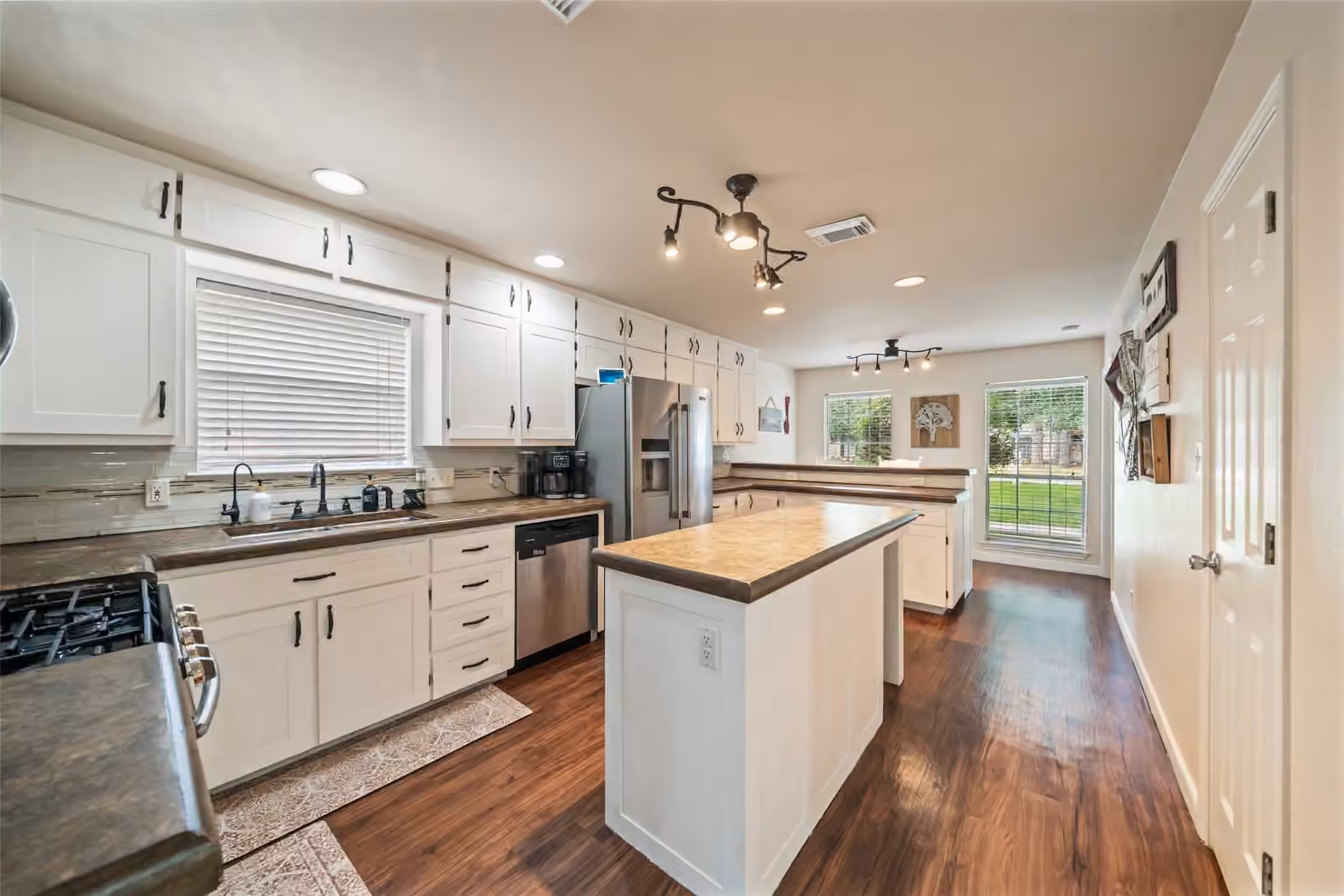 Photo 6 of 600 Hampton Hall Lane, Conroe, TX