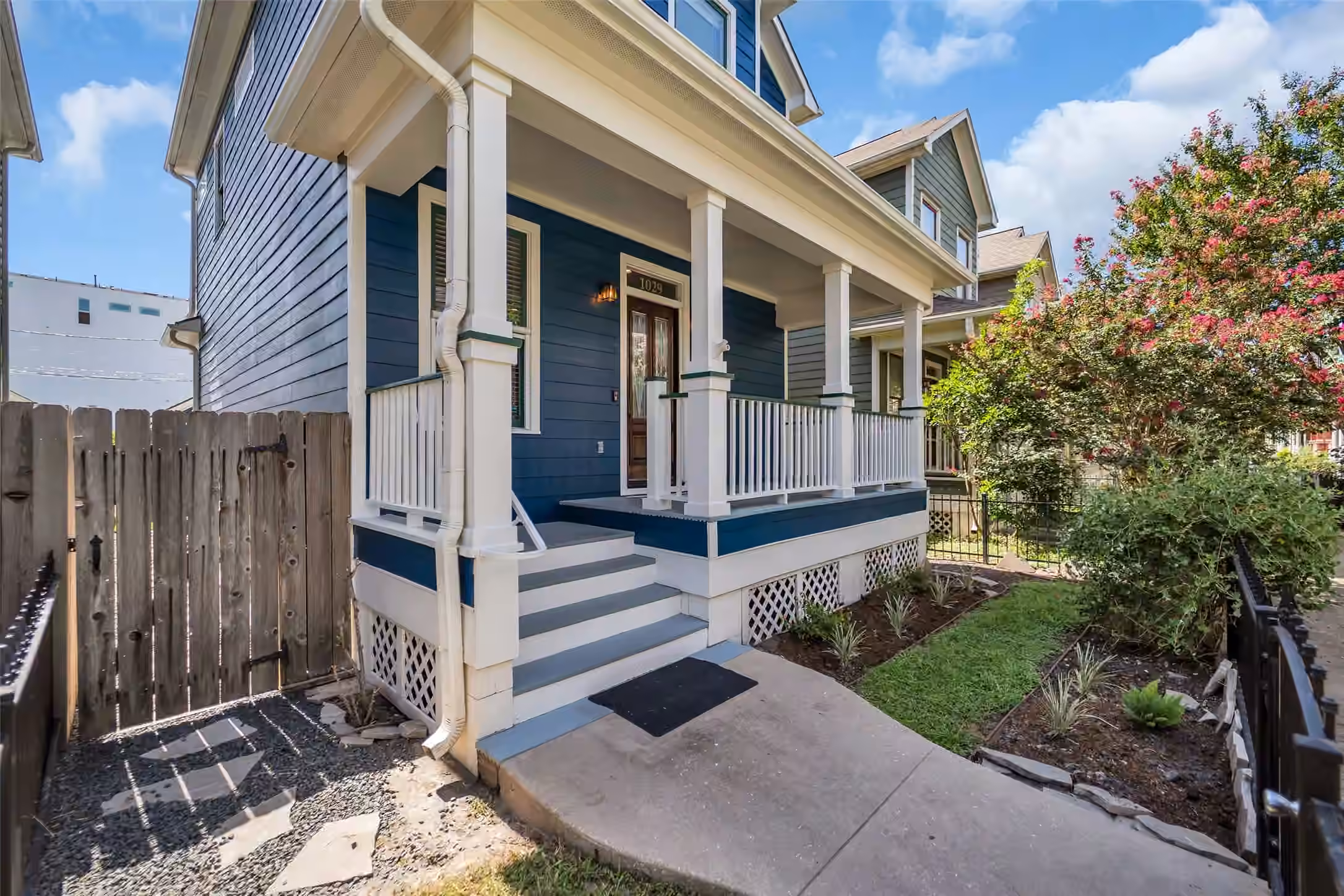 Photo 2 of 1029 W 15th 1/2 Street, Houston, TX