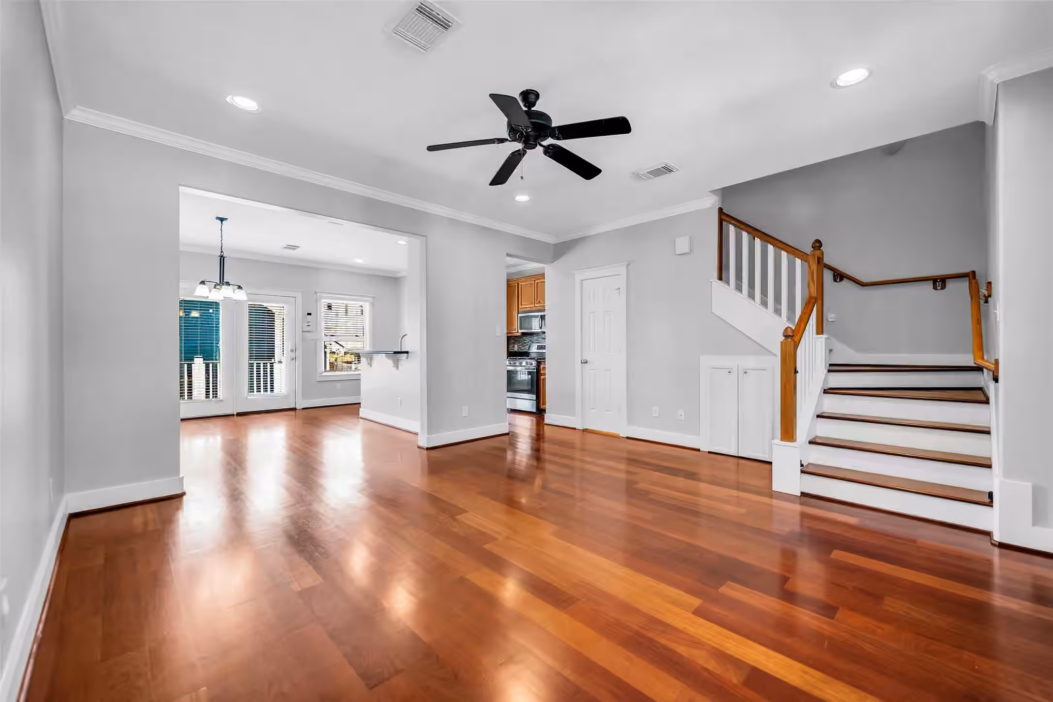 Photo 5 of 1029 W 15th 1/2 Street, Houston, TX